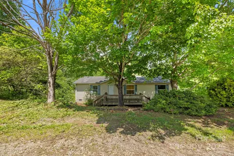 32 Crosswinds Dr, Leicester, NC 28748