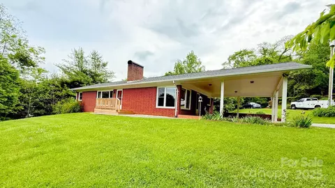 147 Forest Hill Dr, West Jefferson, NC 28694