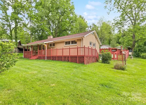 748 East St, Waynesville, NC 28786