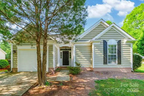 8339 Hornwood Ct, Charlotte, NC 28215