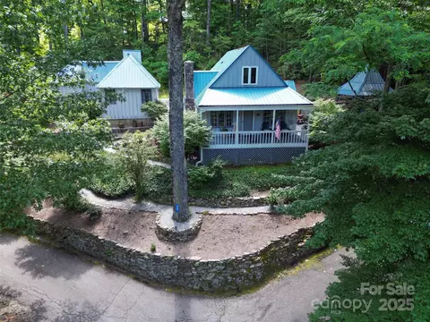 59 Shand St, Saluda, NC 28773