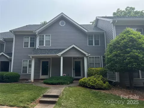 2958 Iron Gate Ln, Charlotte, NC 28212