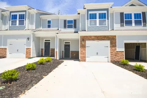 318 Creekview Rd, Hendersonville, NC 28792