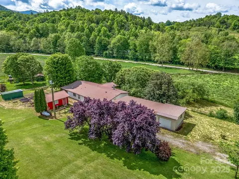 74 Saturn Ct, Clyde, NC 28721 photo 3