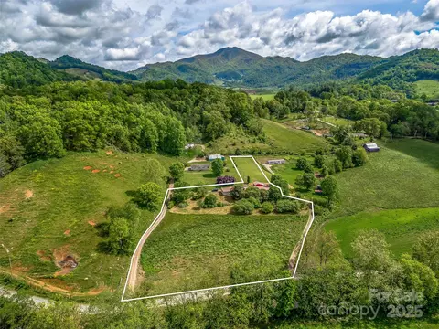 74 Saturn Ct, Clyde, NC 28721 photo 2