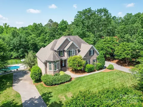 1508 Avalon Oaks Ct, Dallas, NC 28034