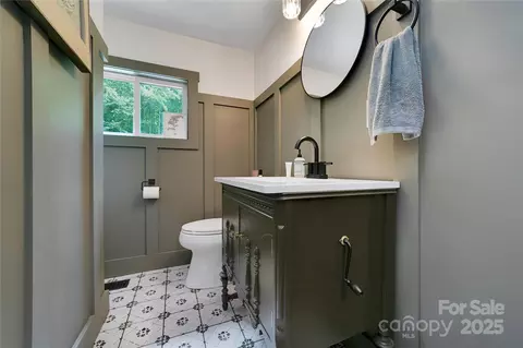 Bath - 903 Middlefork Rd, Brevard, NC 28712 photo 1 of 8
