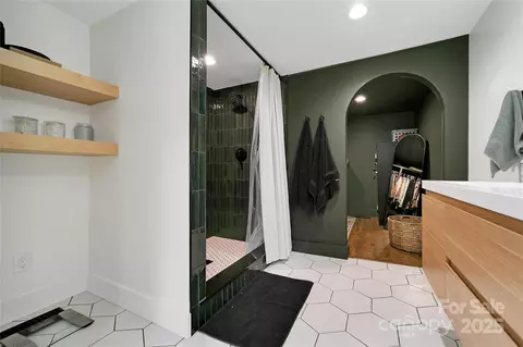 Bath - 903 Middlefork Rd, Brevard, NC 28712 photo 5 of 8