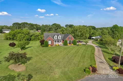 814 Settlers Dr, Cherryville, NC 28021