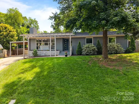 917 Dent Ct, Charlotte, NC 28210