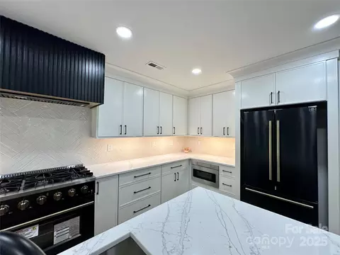 1104 Cedarwood Ln, Charlotte, NC 28212
