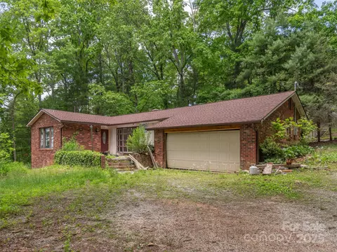 3 N Marley Dr, Flat Rock, NC 28731