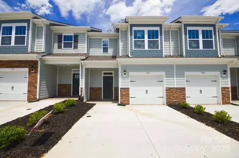 322 Creekview Rd, Hendersonville, NC 28792