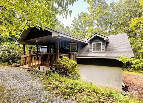 60 Mountain Page Rd, Saluda, NC 28773
