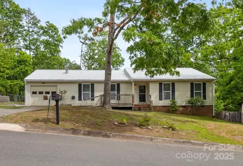 65 Knoll Ridge Dr, Asheville, NC 28804