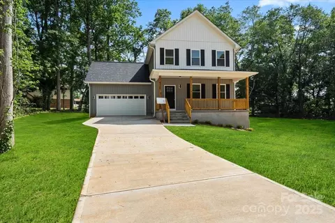 4541 Kings Ct, Hickory, NC 28602