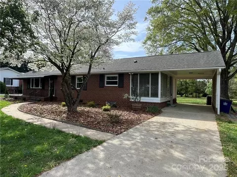 4200 Glenn Hi Rd, Winston Salem, NC 27107