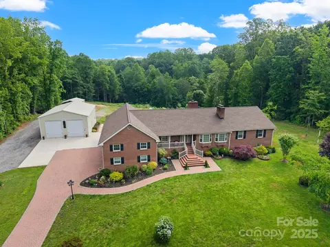 6571 Woodmere Dr, Walkertown, NC 27051