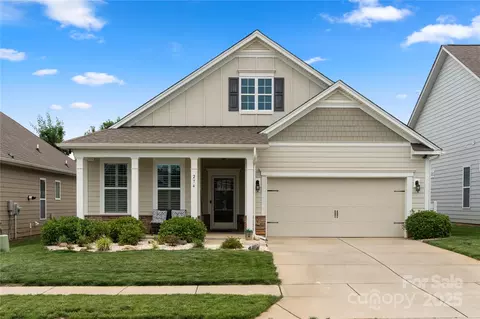 274 Robinwood Ln, Lake Wylie, SC 29710