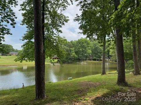 00 Country Club Dr, Cherryville, NC 28021