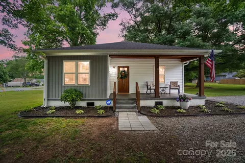 118 Globe St, Mount Holly, NC 28120