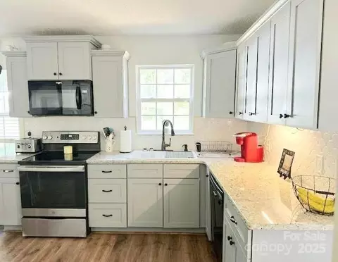 Kitchen - 7691 Red Robin Trl, Denver, NC 28037 photo 1 of 1