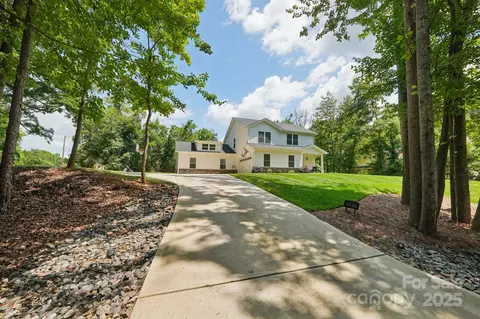 127 Wickersham Dr, Statesville, NC 28625
