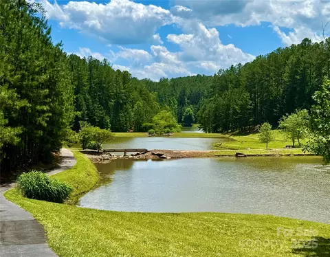 54185422 Breakwater Dr, Granite Falls, NC 28630