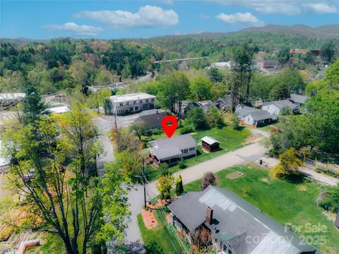 35 Amethyst St, Spruce Pine, NC 28777 photo 4