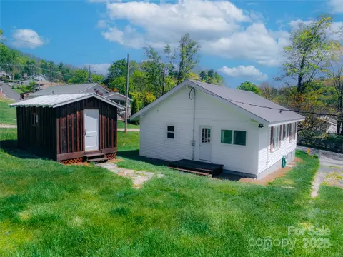 35 Amethyst St, Spruce Pine, NC 28777 photo 5