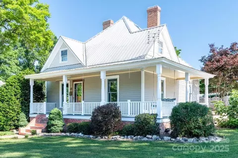 328 E Center Ave, Mooresville, NC 28115