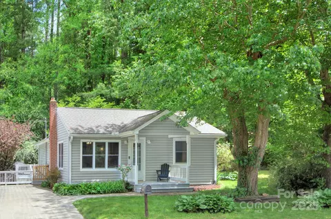 304 White Pine Dr, Hendersonville, NC 28739