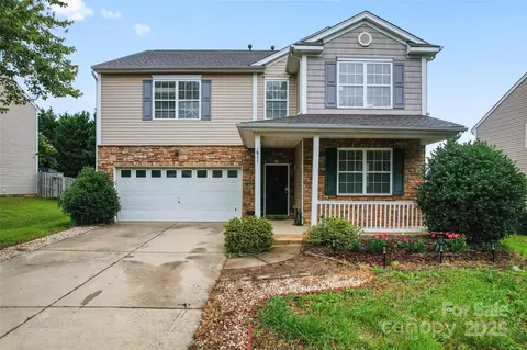 1911 Savannah Hills Dr, Matthews, NC 28105