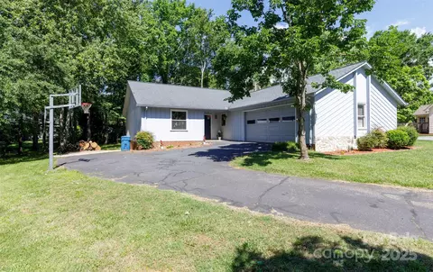 2011 20th Street Ne Pl NE, Hickory, NC 28601