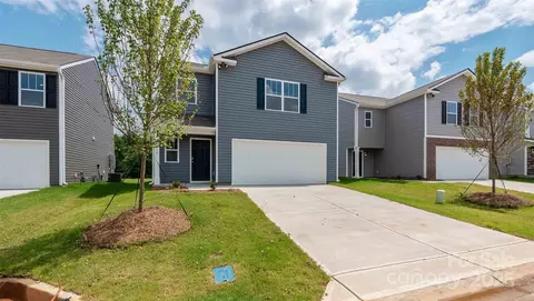 56 Lillian Ln, Hendersonville, NC 28792