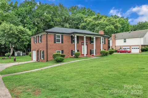 5633 Mallard S Dr S, Charlotte, NC 28227