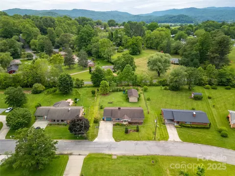 128 Allison Rd, Brevard, NC 28712 photo 4