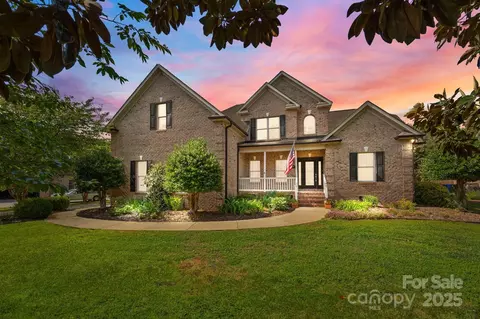389 Ponderosa Cir, Mooresville, NC 28117