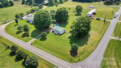 338 Hickory Grove Rd, Harmony, NC 28634 photo 3