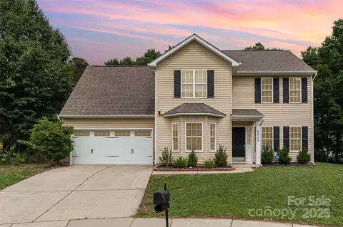 6608 Pattonsburg Dr, Charlotte, NC 28213