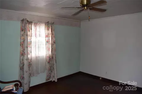 Bedroom - 118 Fourth C St, Marion, NC 28752 photo 9 of 9