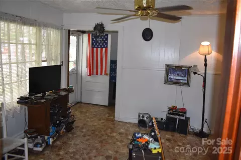 Living - 118 Fourth C St, Marion, NC 28752 photo 2 of 4