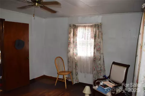 Bedroom - 118 Fourth C St, Marion, NC 28752 photo 8 of 9