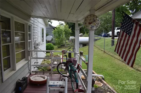 Exterior - 118 Fourth C St, Marion, NC 28752 photo 1 of 5