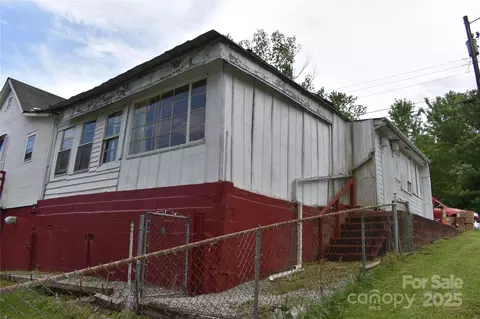 Exterior - 118 Fourth C St, Marion, NC 28752 photo 4 of 5