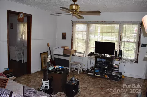 Living - 118 Fourth C St, Marion, NC 28752 photo 4 of 4