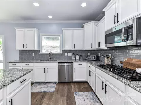 Kitchen - 10800 Alabaster Dr, Davidson, NC 28036 photo 3 of 4