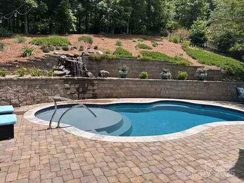 Exterior - 10800 Alabaster Dr, Davidson, NC 28036 photo 4 of 11