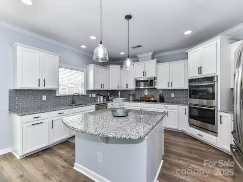 Kitchen - 10800 Alabaster Dr, Davidson, NC 28036 photo 2 of 4