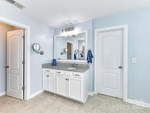 Bath - 10800 Alabaster Dr, Davidson, NC 28036 photo 3 of 8